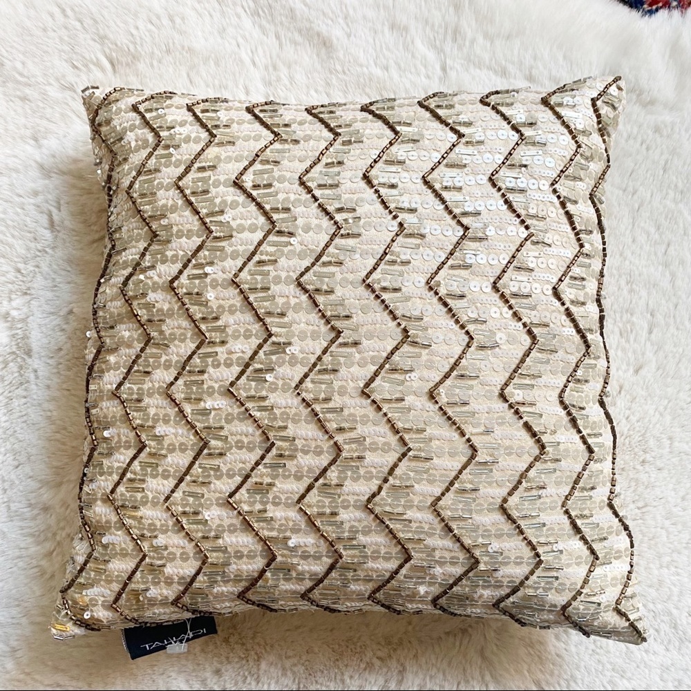 TAHARI Home Sequin Throw Decor Pillow -‎ tan cream